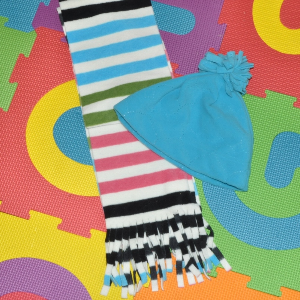(NEW) GIRLS FLEECE HAT AND SCARF (BUNDLE 2/$22)